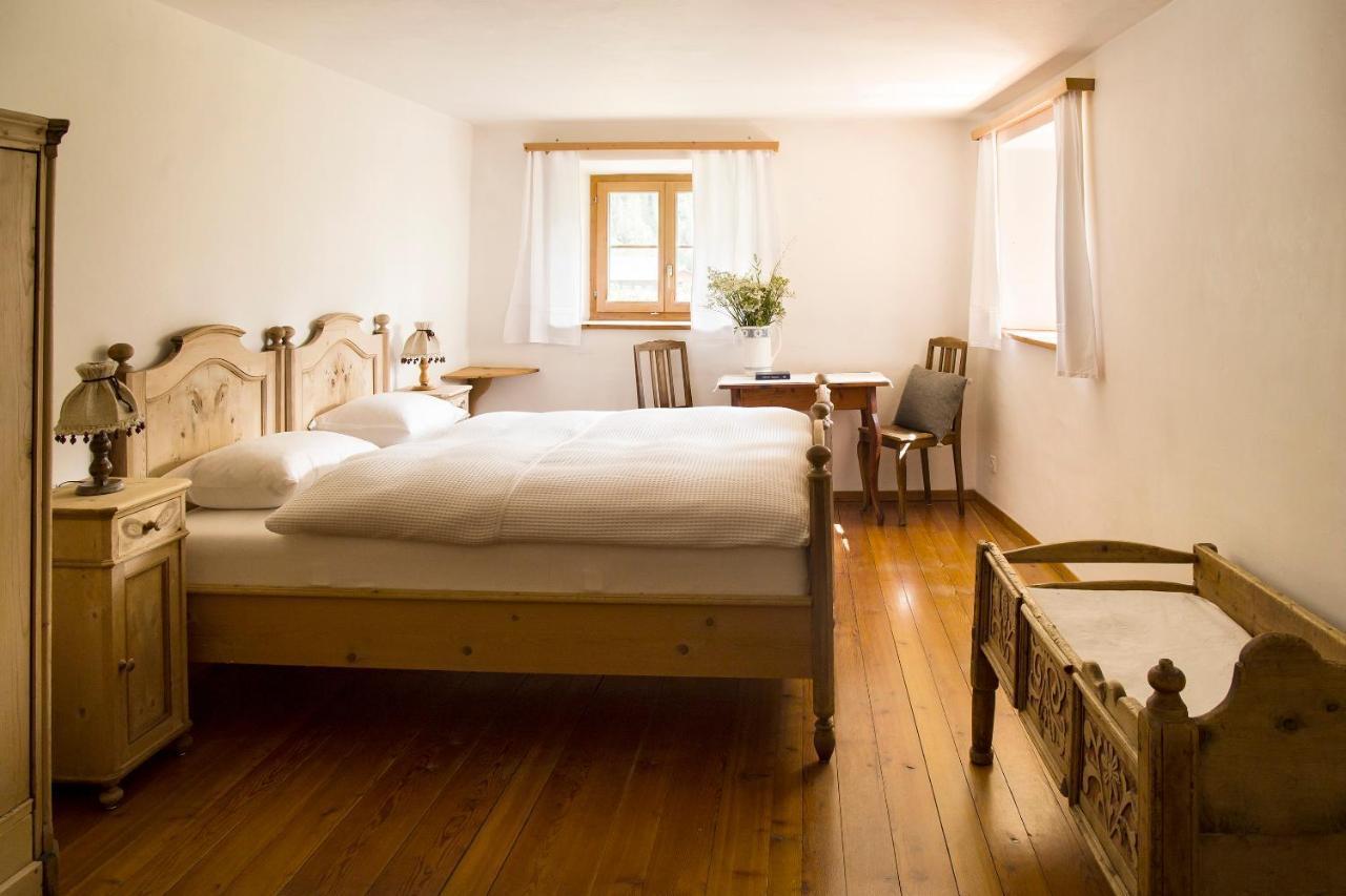 Hotel Chasa Chalavaina Mustair Ruang foto
