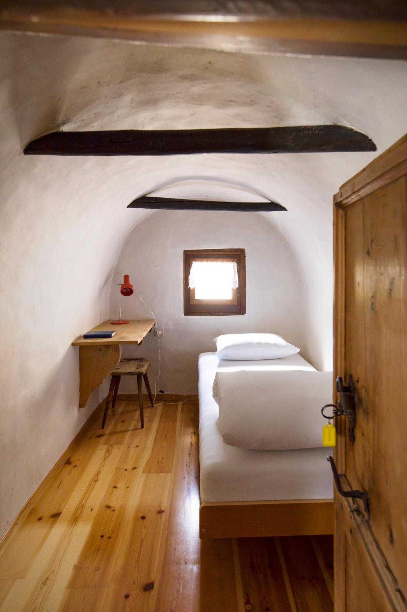 Hotel Chasa Chalavaina Mustair Ruang foto