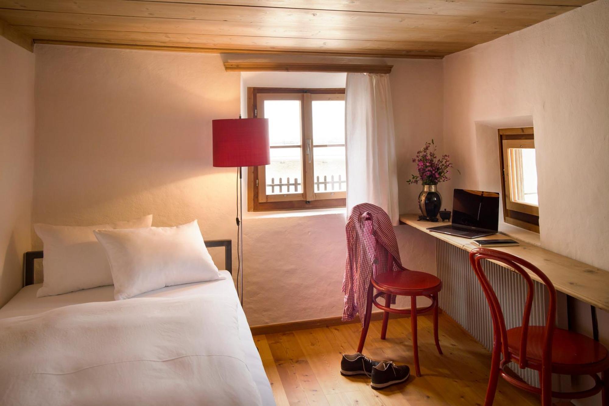 Hotel Chasa Chalavaina Mustair Ruang foto