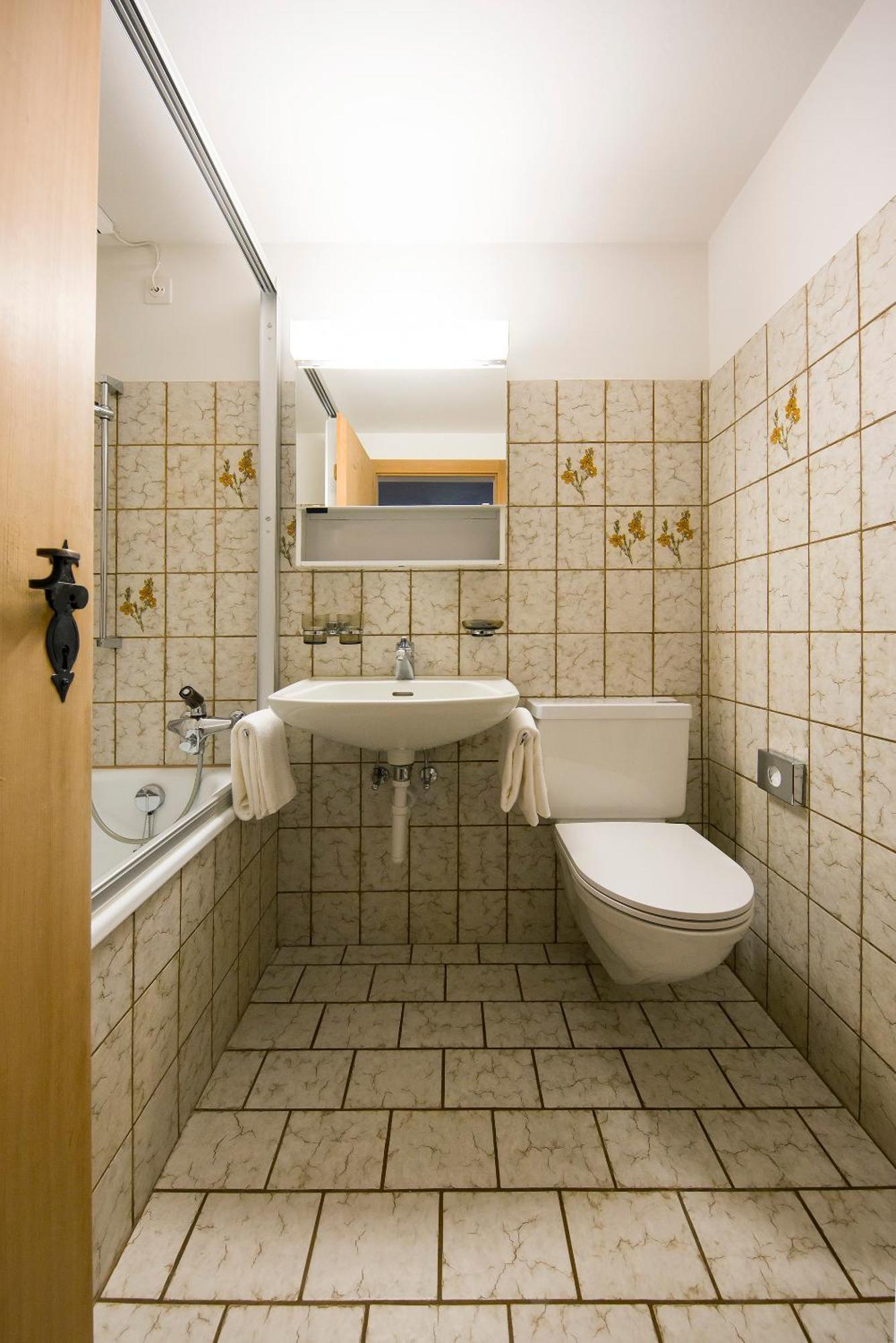 Hotel Chasa Chalavaina Mustair Ruang foto